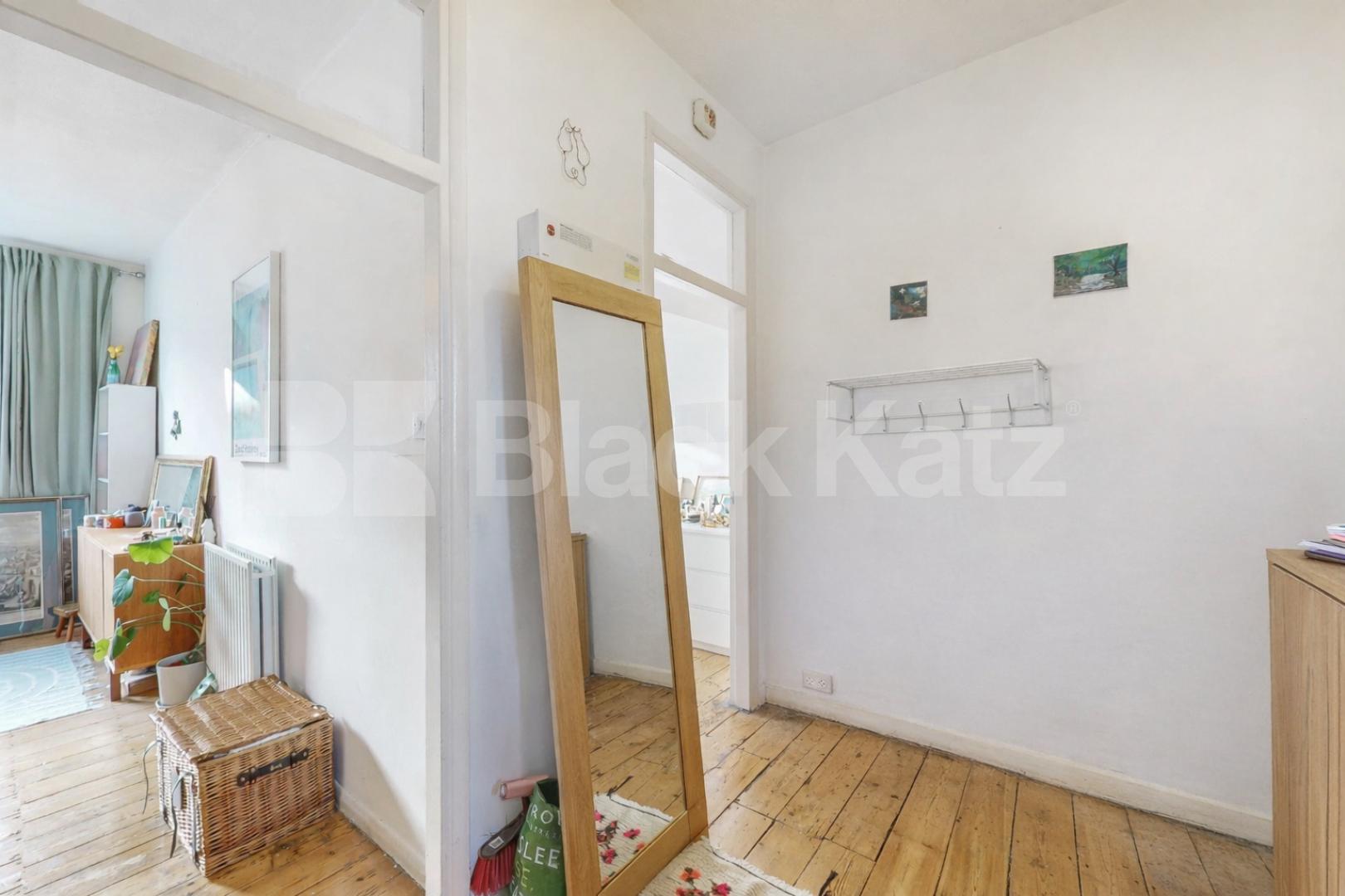 Luxury One Bedroom Residence Moments from Hyde Park  Gloucester Terrace, Paddington / Bayswater